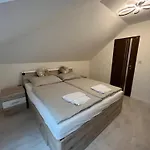 Gesztenyes-kert Szallashely Bed & Breakfast