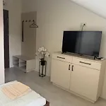 Gesztenyes-kert Szallashely Bed & Breakfast Pécsvárad