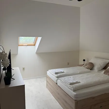 فندق مبيت وإفطار Gesztenyes-kert Panzio Pecsvarad