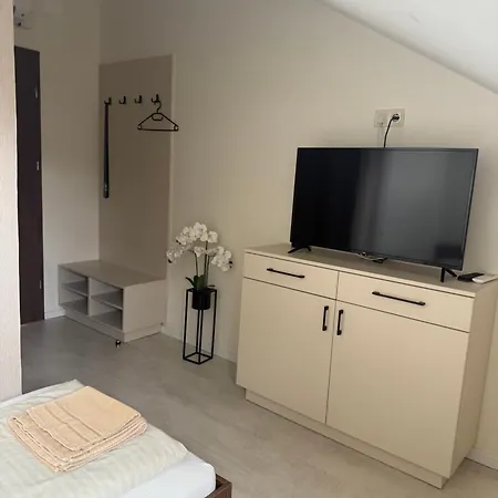 Gesztenyes-kert Panzio Bed & Breakfast Pecsvarad