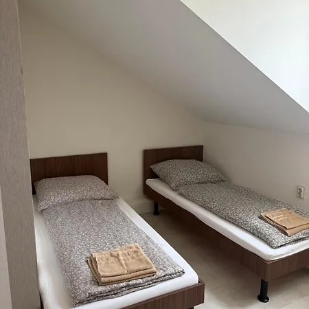 فندق مبيت وإفطار Gesztenyes-kert Panzio